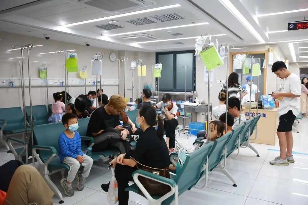 中国多地儿童出现呼吸道混合感染 家长焦虑病情难治