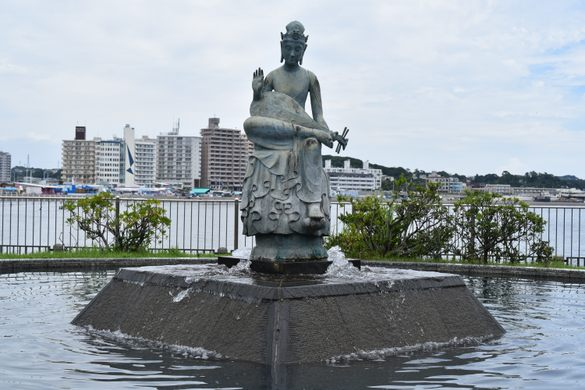 “在日本江之岛，这座喷泉讲述女性力量的永恒传奇！”