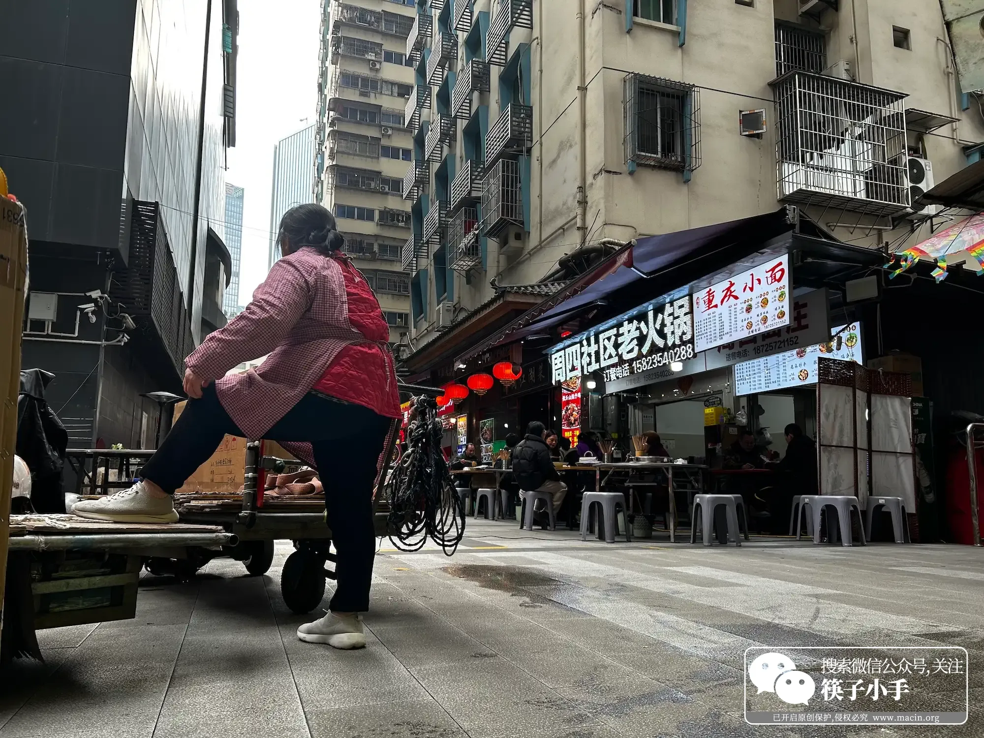 探寻重庆朝天门：从古老市场到现代消费新地标！