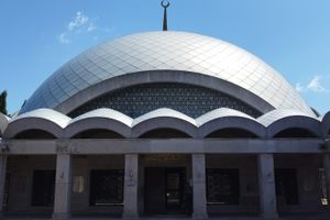 伊斯坦布尔新潮清真寺亮相：女性设计师创新挑战传统！