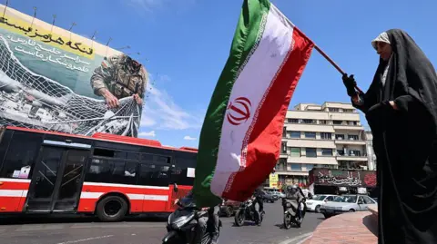 特朗普威胁封锁霍尔木兹