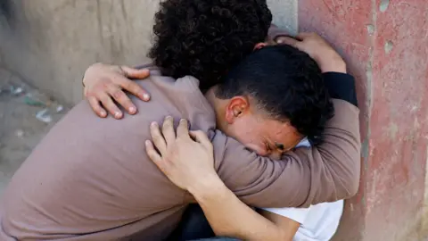 加沙冲突与空袭致10人死亡