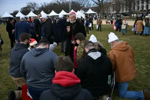 与教宗公开冲突，特朗普失去关键天主教支持