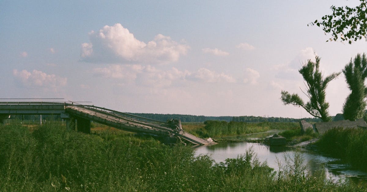 桥断了，风却继续开火车的声音