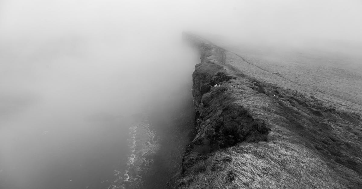在神仙居悬崖上等云的早晨