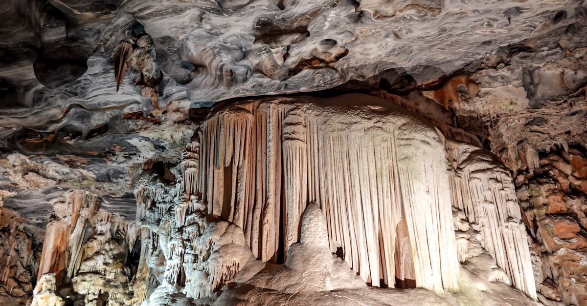 兴文石海：石与光在缝隙里说话