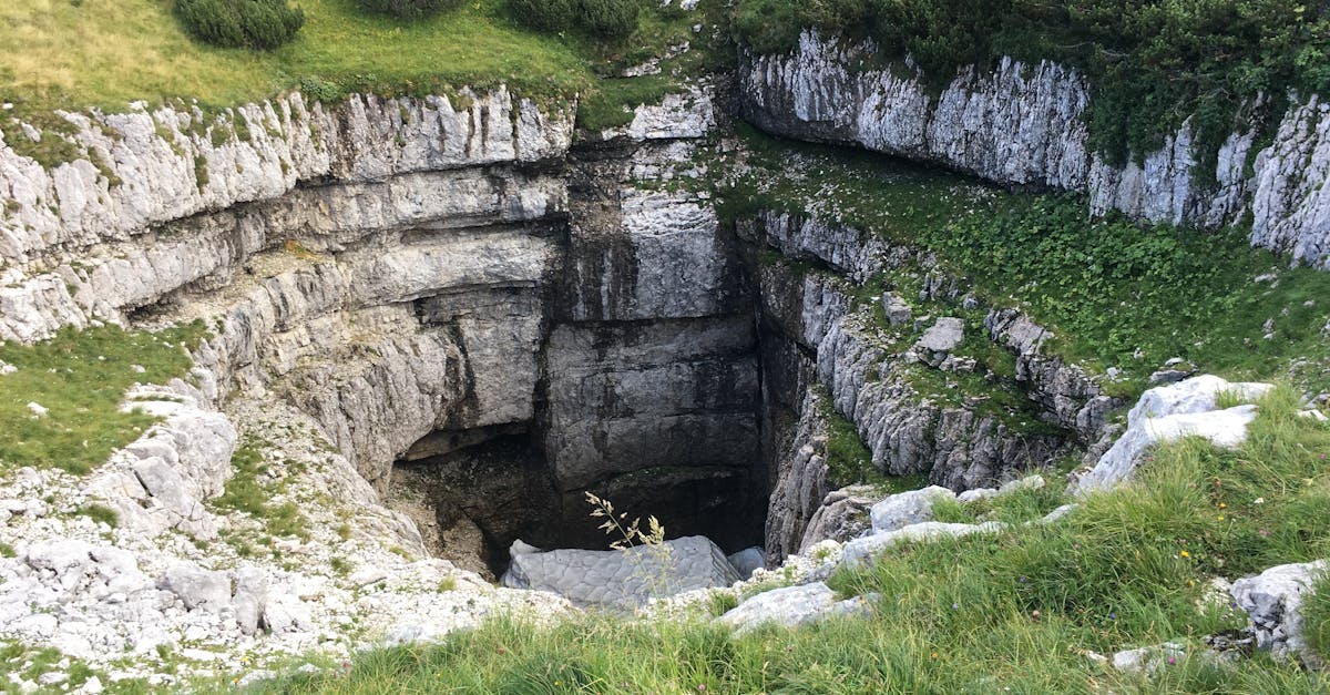 天坑里掉进了一片光与呼吸