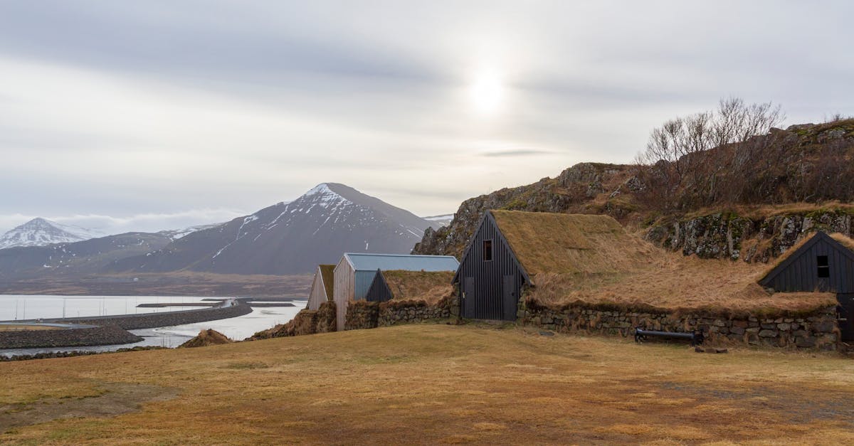 雷克雅未克苔皮屋的微光与风声