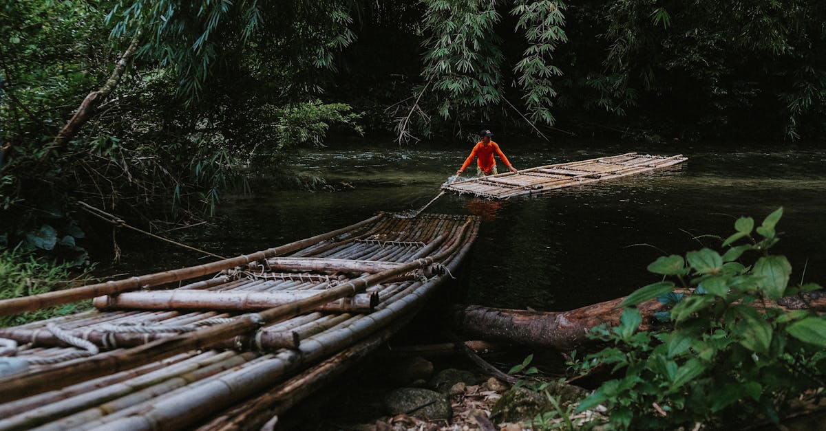 老渡口的余光与暗潮之间的细语