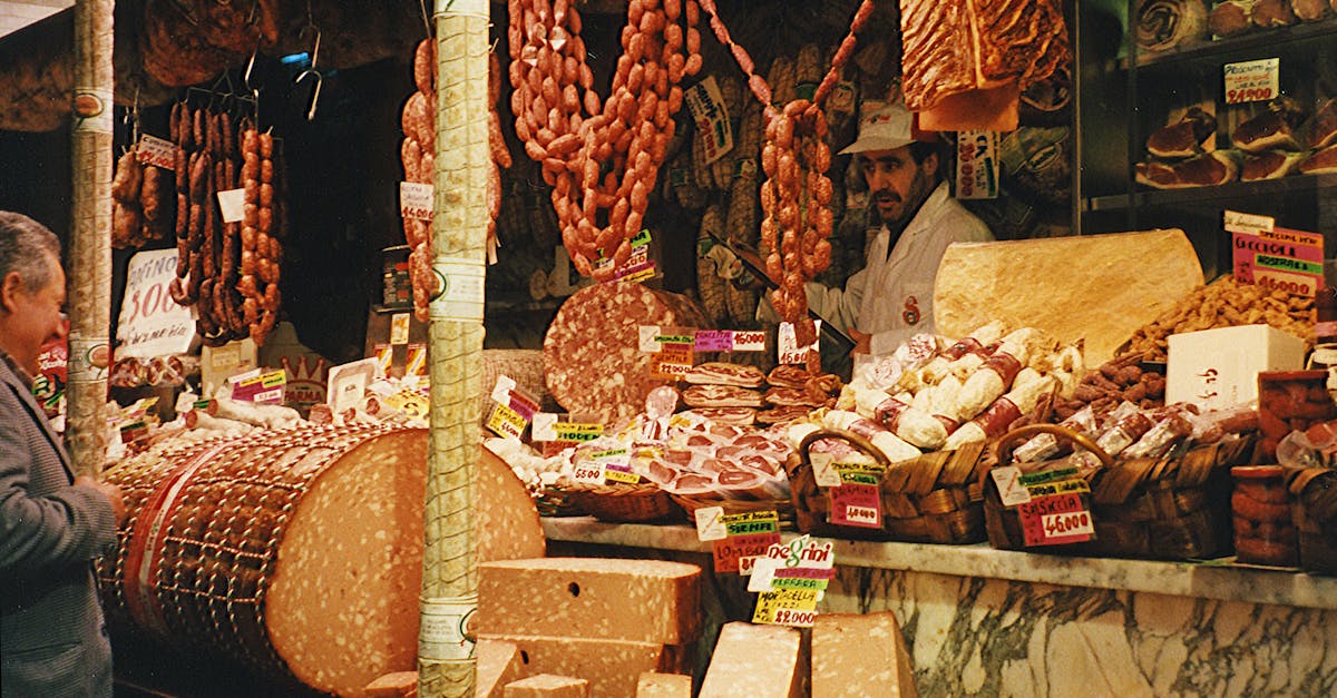 钟楼阴影下的香腻街巷与清晨