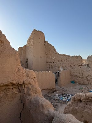 沙漠山顶400年废宫：遗迹仍在默默讲述