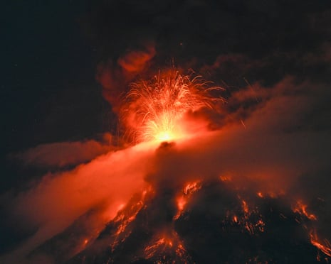 危地马拉富埃戈火山喷发：数百人紧急撤离