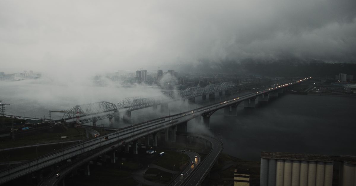 雨后煤香里的古桥：我走进县城的最后一阵雾