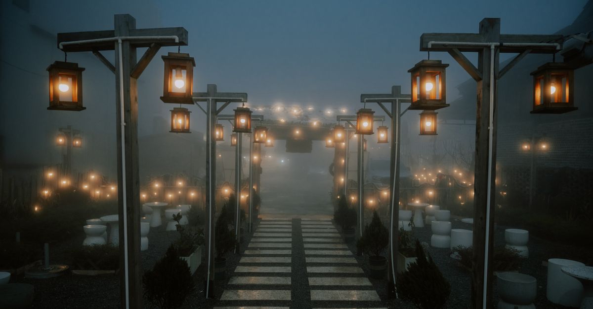 雾里听见盐味：金门老街的夜风